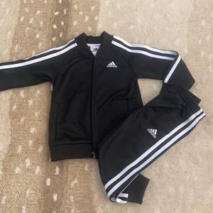 Adidas tracksuit 2T